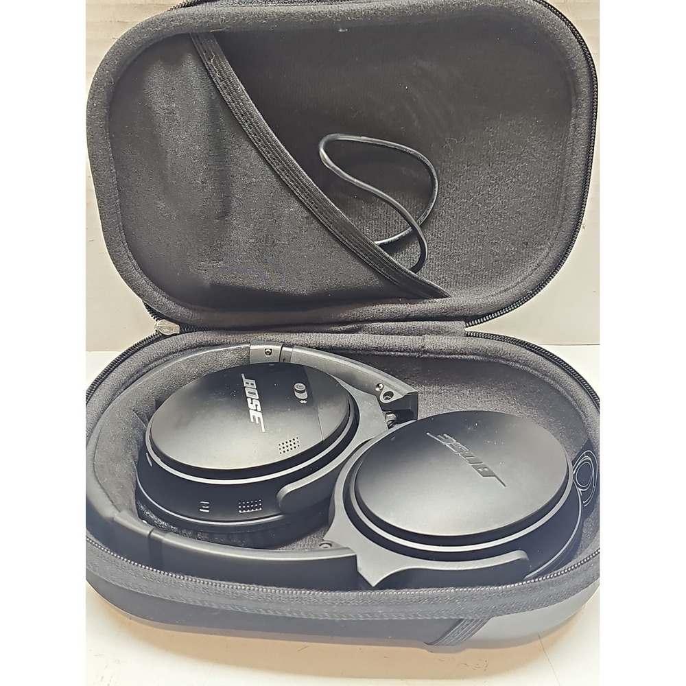 Bose QuietComfort 35 Wireless Bluetooth Noise Cancelling Over-Ear Black w/ Case